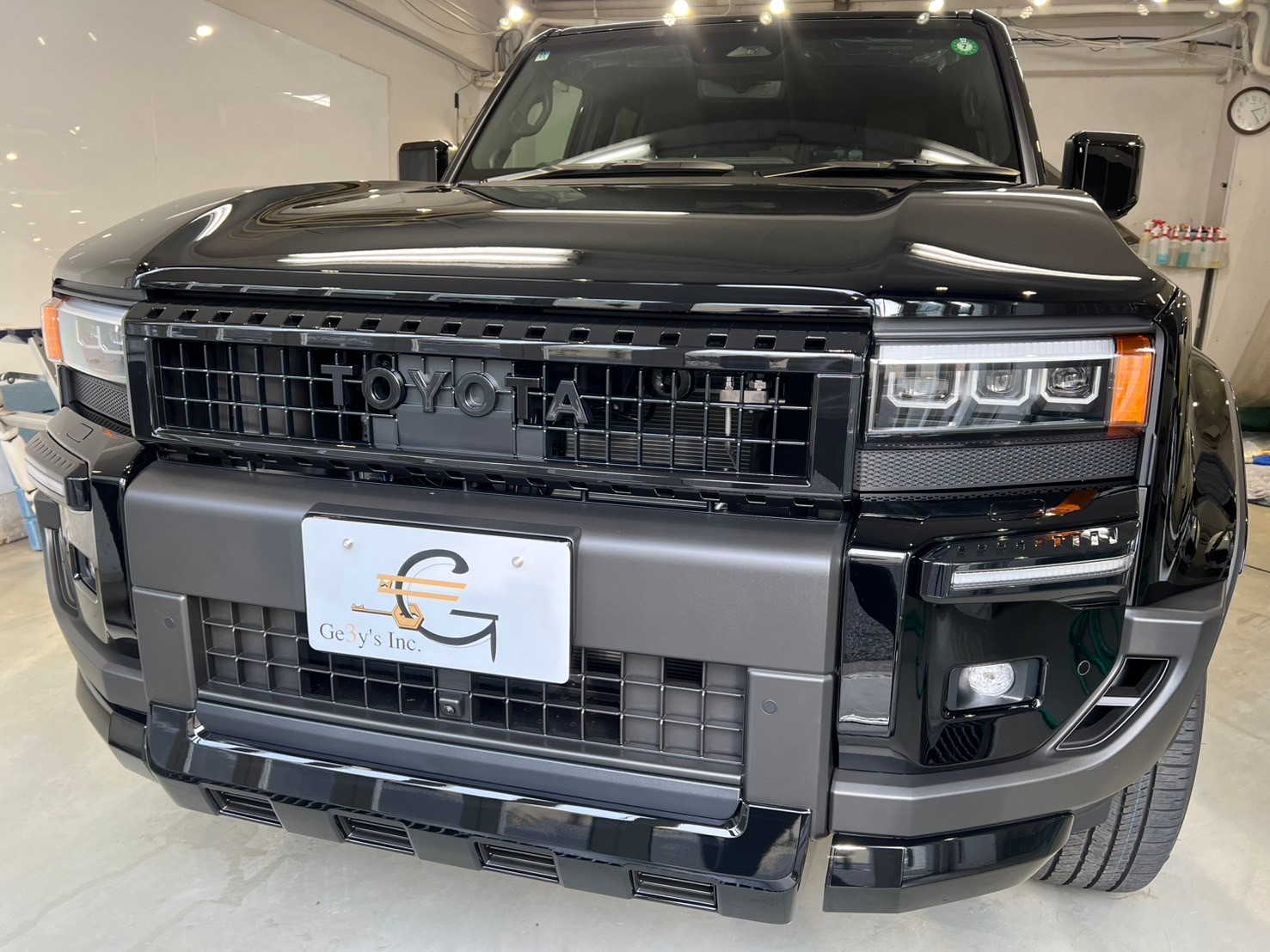 トヨタ ランドクルーザー250のフロントグリルをカスタム致しました