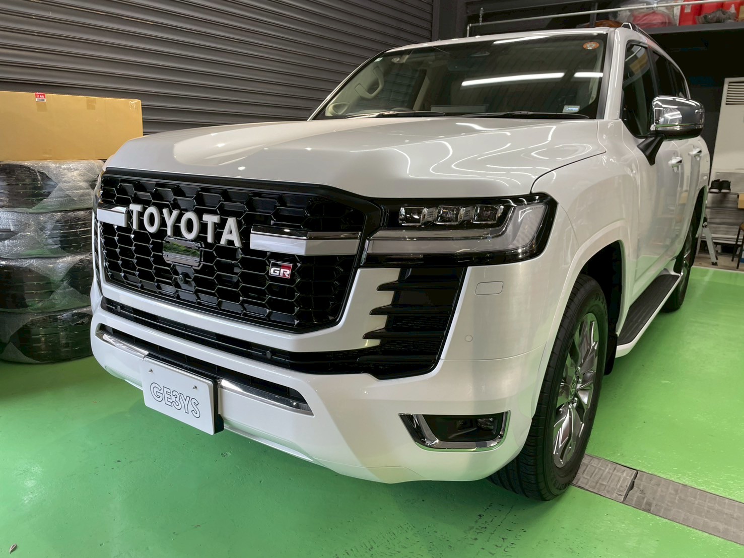 トヨタ ランドクルーザー300のグリルをGRグリルに交換カスタム