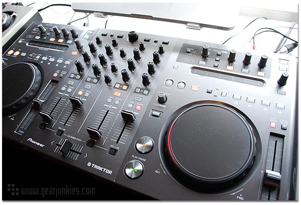 Pioneer DDJ-T1 Controller - Gearjunkies Review - Gearjunkies