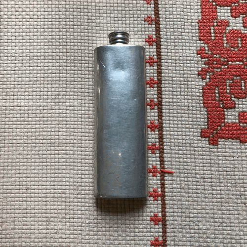 細身タイプのピューター製ヴィンテージ ヒップフラスコ｜「GENIO