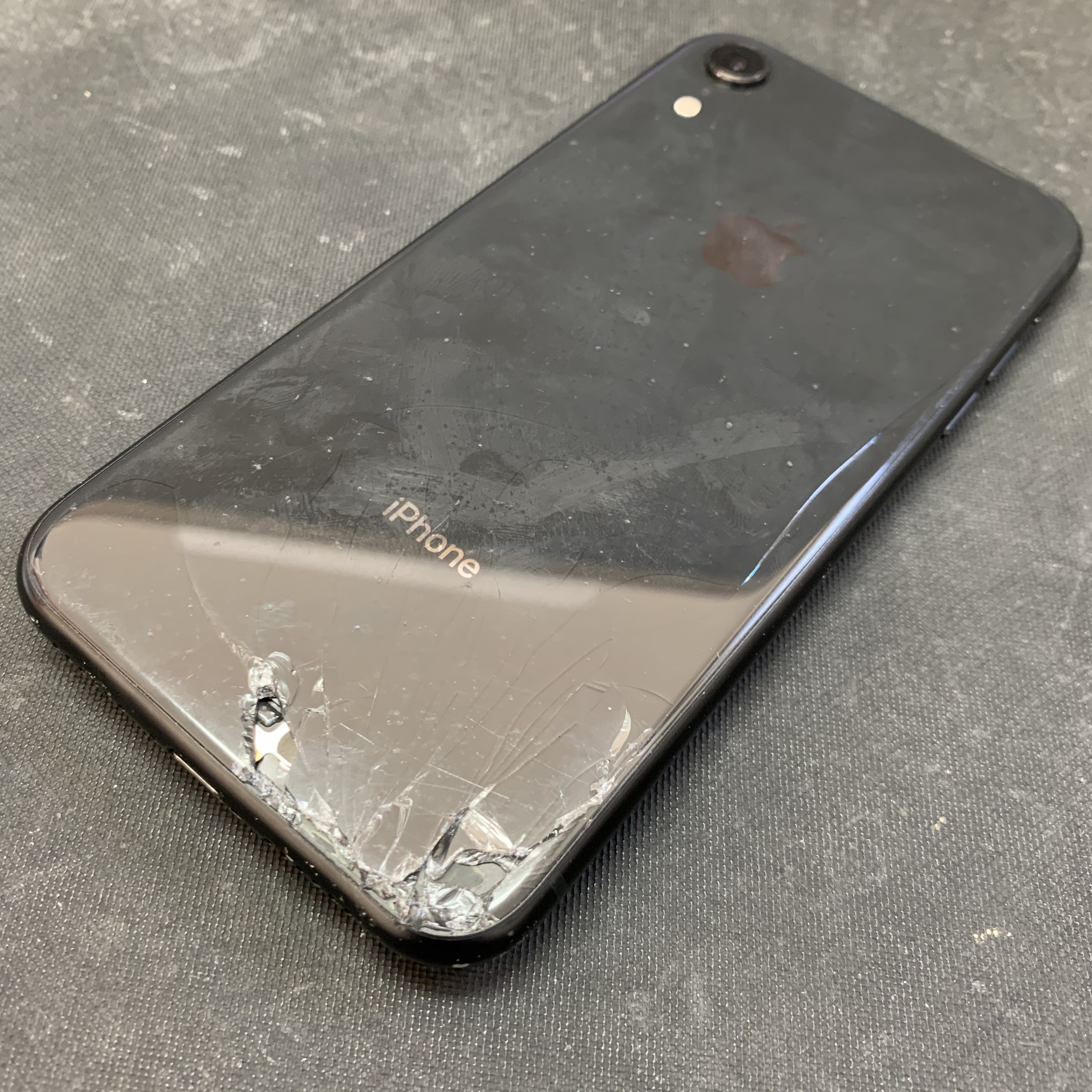 多摩市からのお客様 iPhoneXR（アイフォンXR）液晶・背面フレーム交換