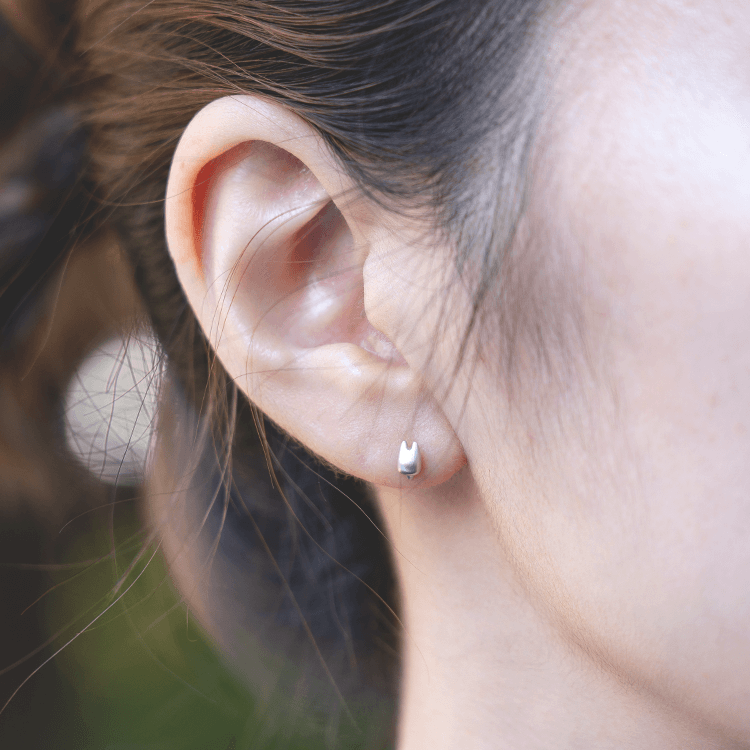 ジブリ美術館オリジナル ピアス「トトロ」｜三鷹の森ジブリ美術館