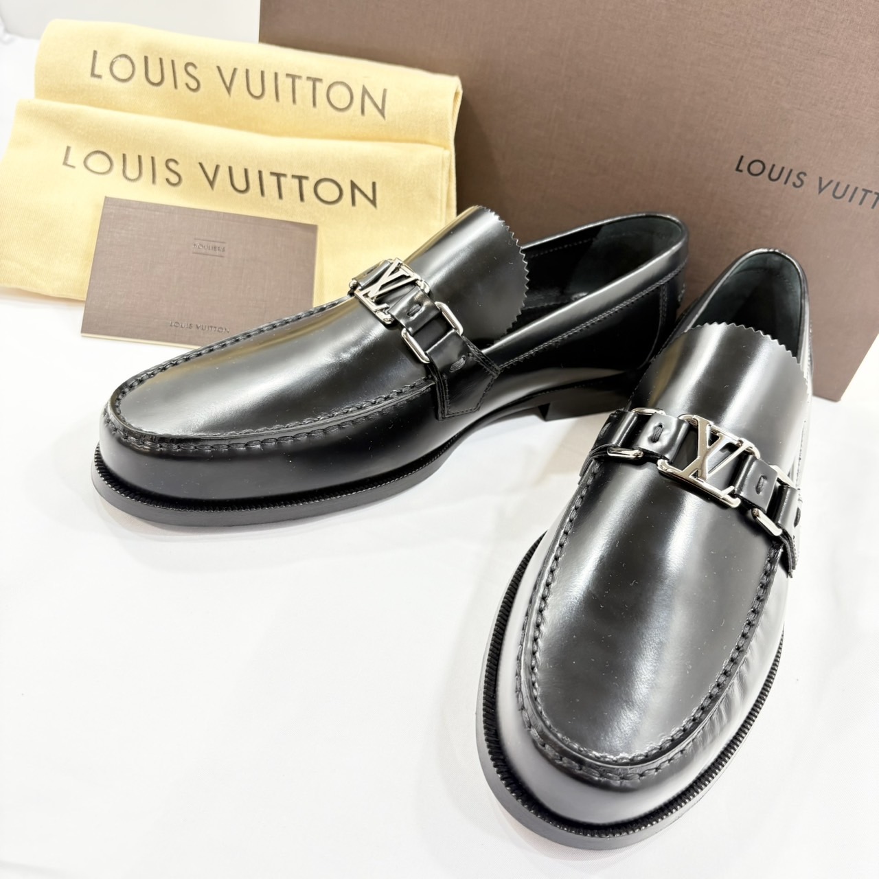 Louis Vuitton ルイヴィトン メジャーライン LVロゴ ローファー 8M