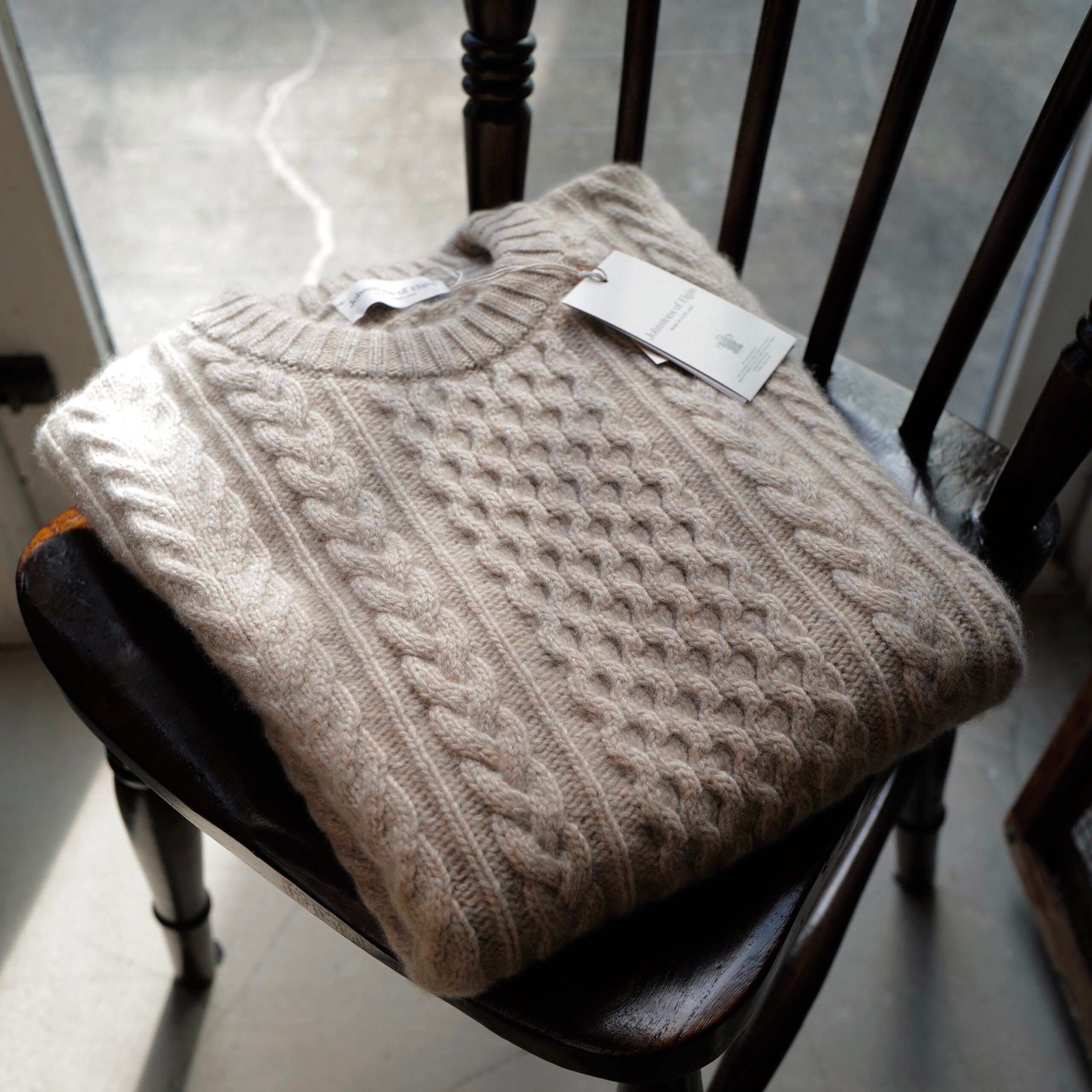 幸福度の高い【Johnstons of Elgin/ジョンストンズ】のカシミアニット