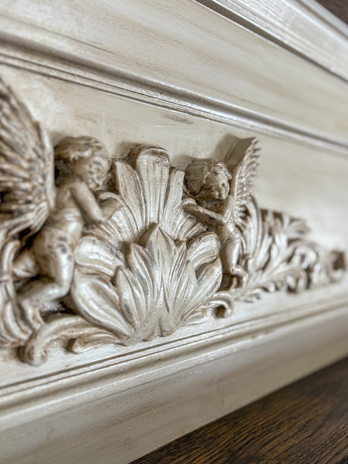 ヨーロッパアンティーク調カウンターテーブルの制作実績（飲食店向け