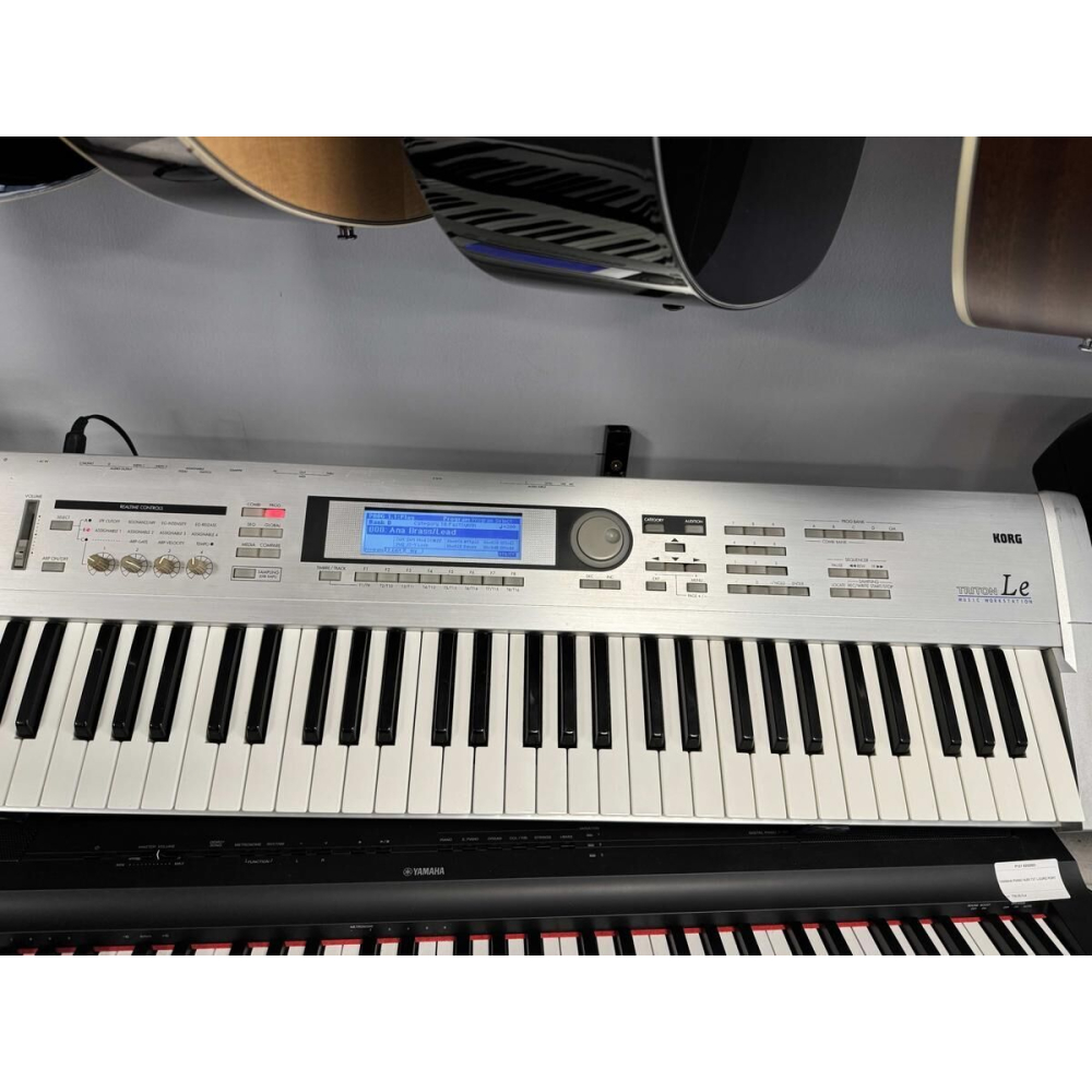 KORG TRITON LE - 61 Key Synthesizer