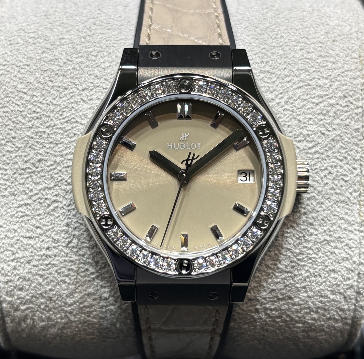 ウブロ(HUBLOT) クラシック・フュージョン パールホワイト