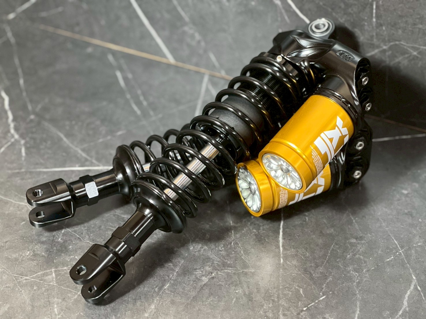 FreakFactory XTR PROサスペンション シグナスX グリファス用