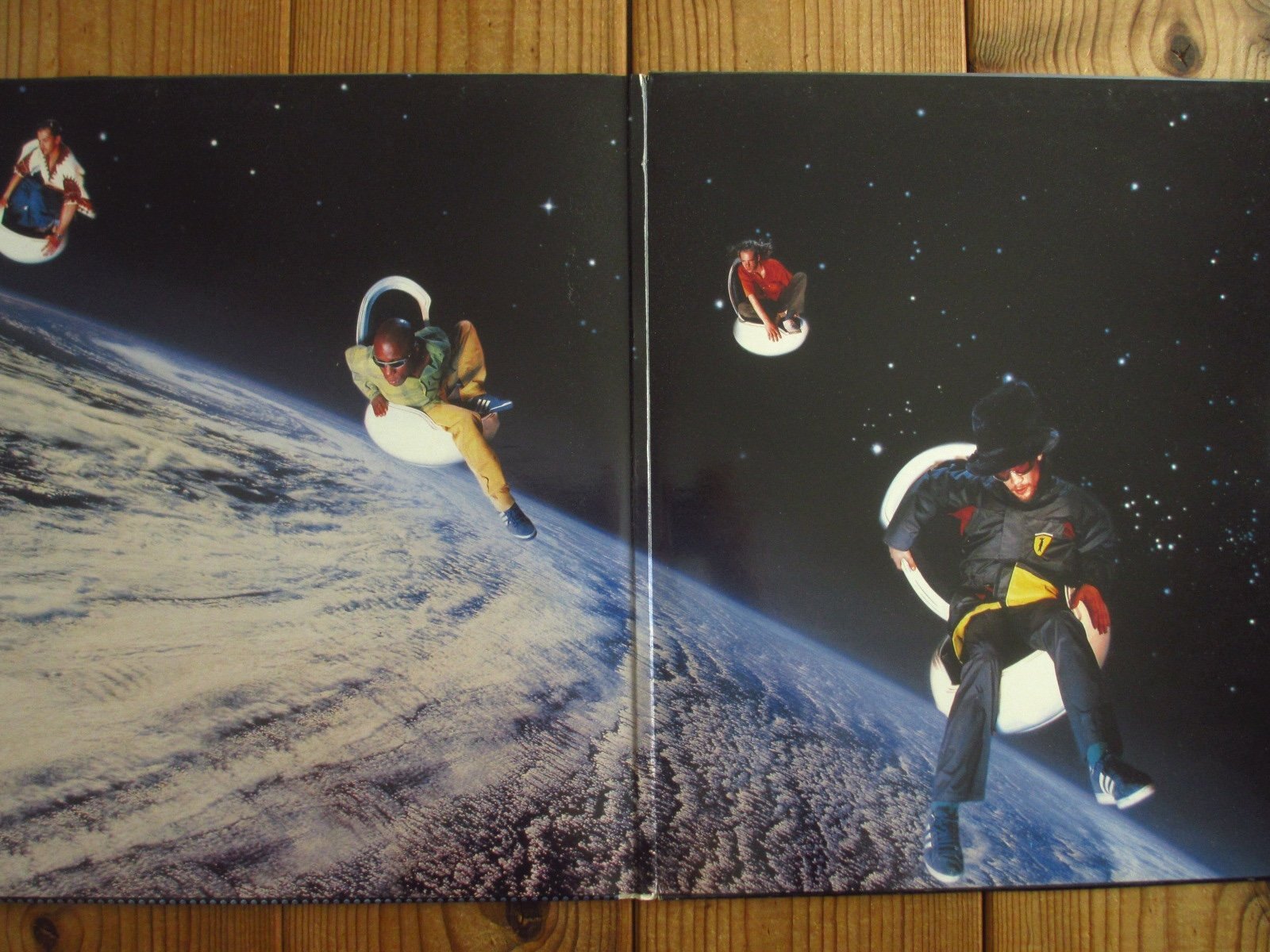 Jamiroquai / Travelling Without Moving - Guitar Records