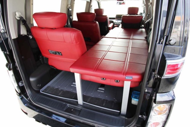 日産エルグランドで車中泊用のベッドをフルオーダー製作｜トランポ