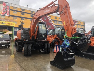 タイヤ式油圧ショベルZX125W-6にチルトローテーターX18取り付け｜建設