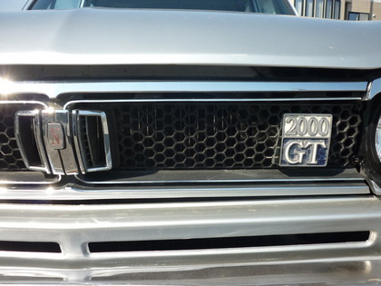 旧車 GC10後期 箱スカ（ハコスカ） グリル・リヤガーニッシュ取り付け