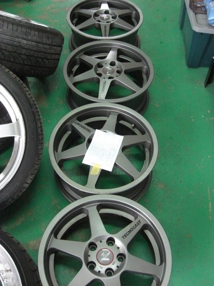 TECHNOCASTホイールを元のガンメタマット近似色でパウダーコート