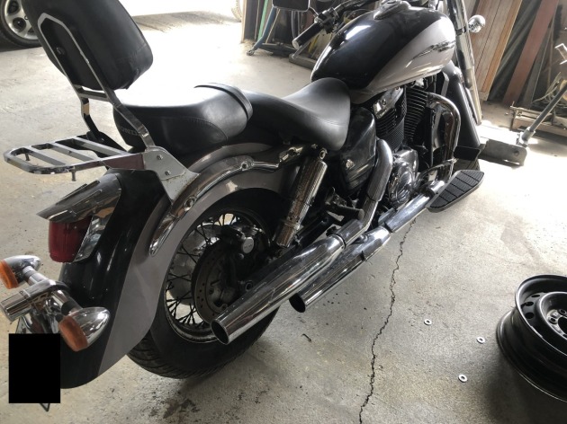 ヤマハドラッグスター1100 年式違いの純正マフラー加工取付♫｜板金