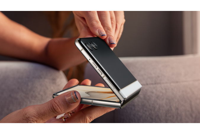 motorola razr 50d M-51E | Android スマートフォン | 製品 | NTTドコモ