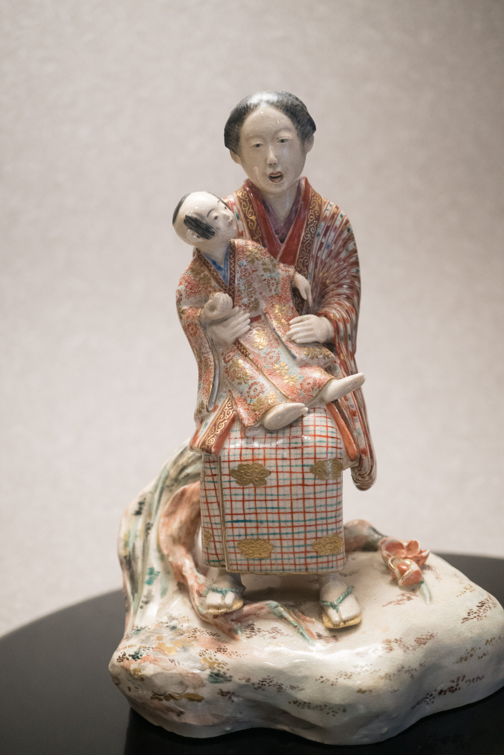 十二代沈壽官 母子像（薩摩焼） | 人形ミュージアム