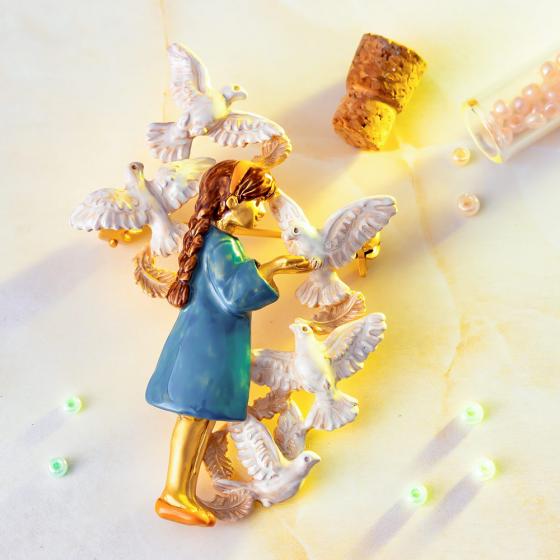 Donguri Closet】天空の城ラピュタ ブローチ シータと白い鳩