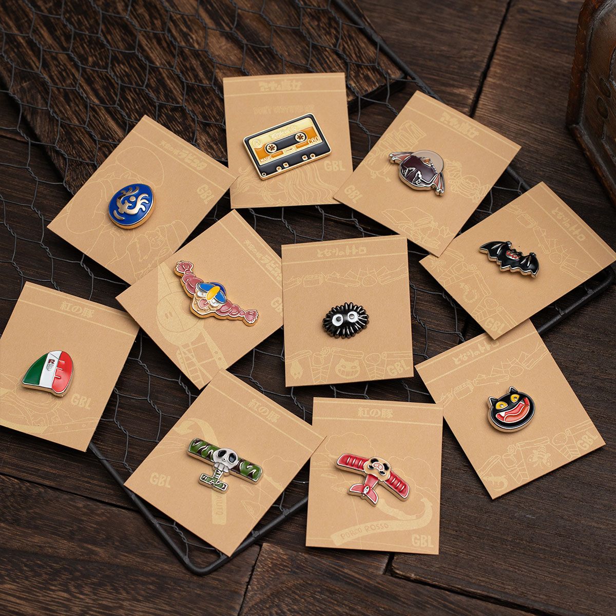 GBL】となりのトトロ デザインピンバッジ マックロクロスケ | どんぐり