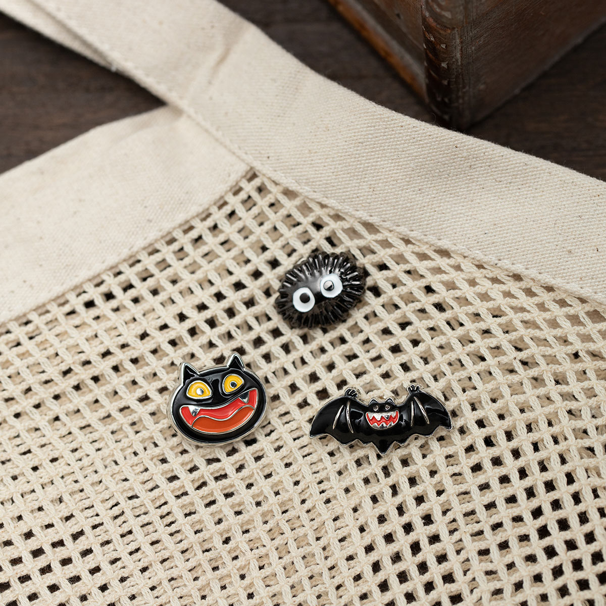 GBL】天空の城ラピュタ デザインピンバッジ 飛行石 | どんぐり共和国