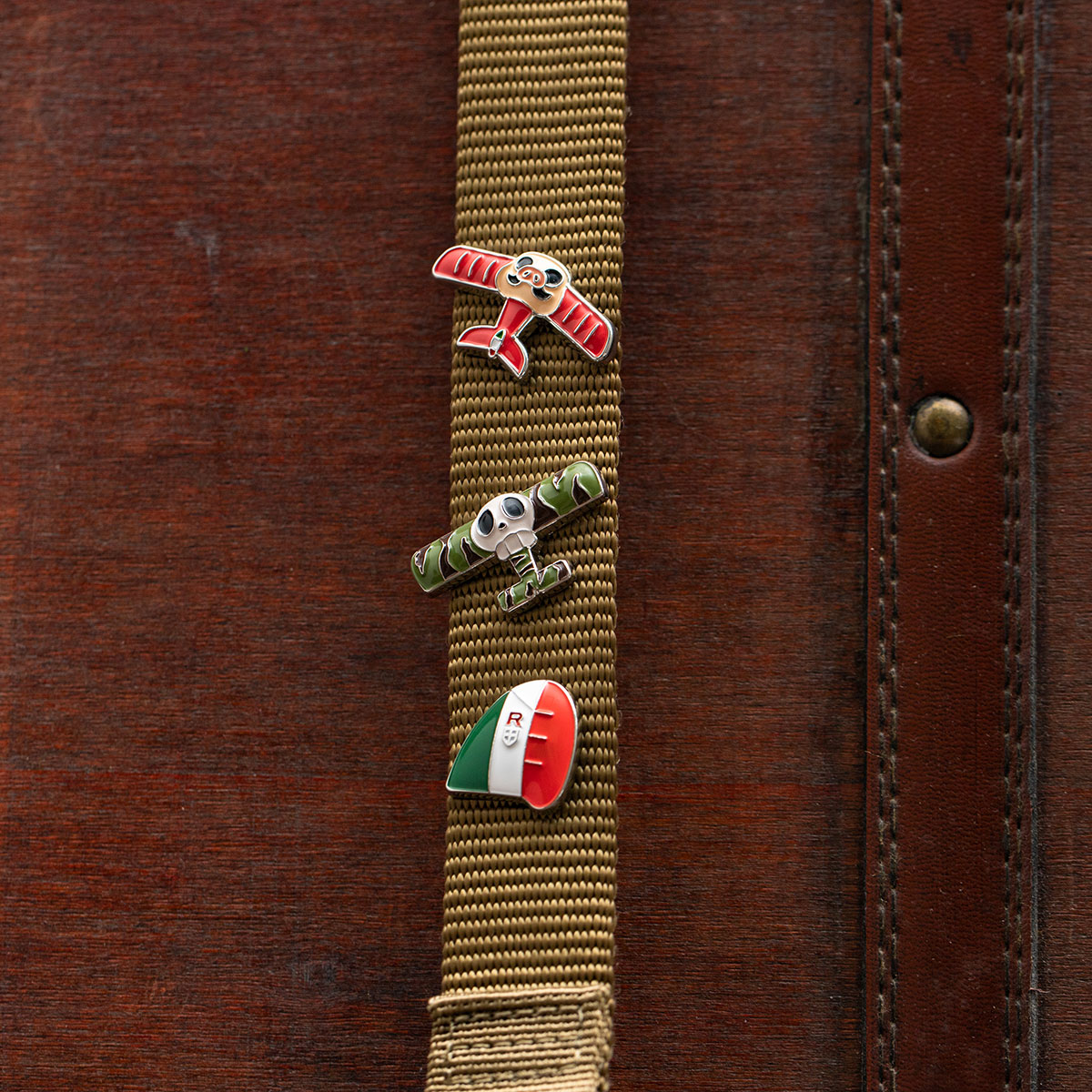 GBL】アーヤと魔女 デザインピンバッジ カセットテープ | どんぐり