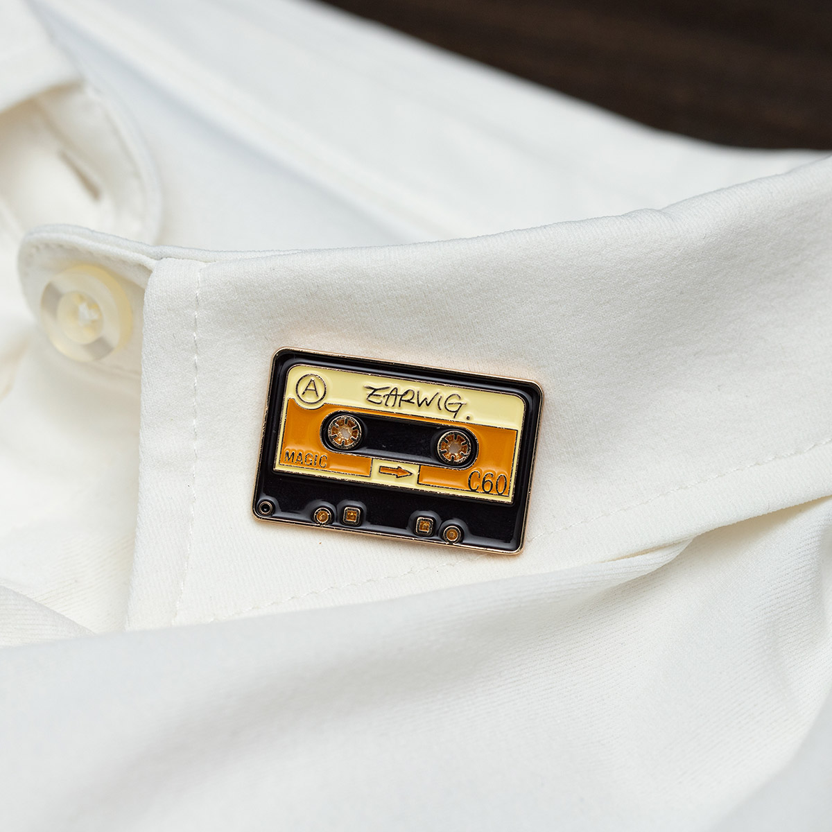 GBL】アーヤと魔女 デザインピンバッジ カセットテープ | どんぐり