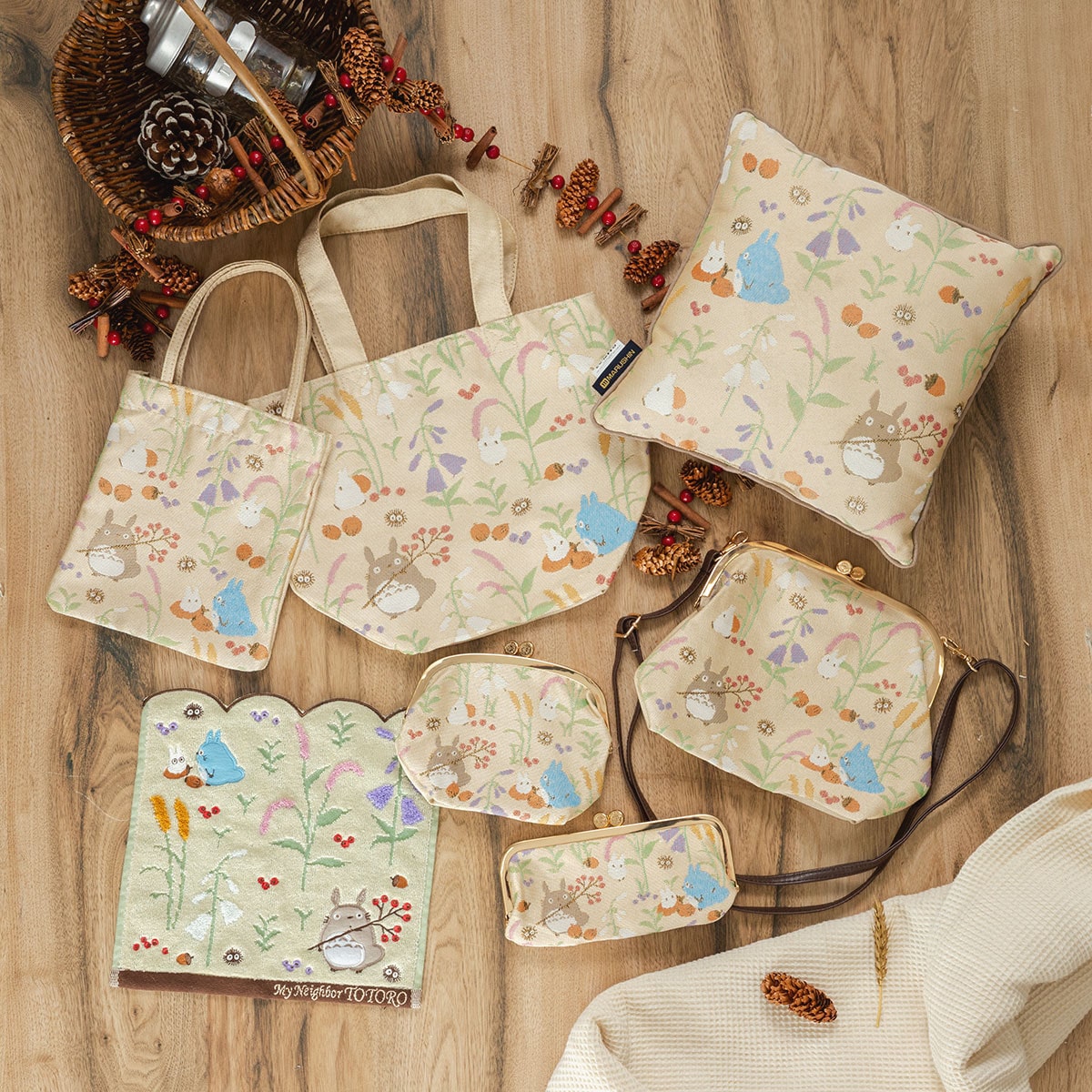 となりのトトロ「秋のひととき」ミニタオル | どんぐり共和国そらのうえ店