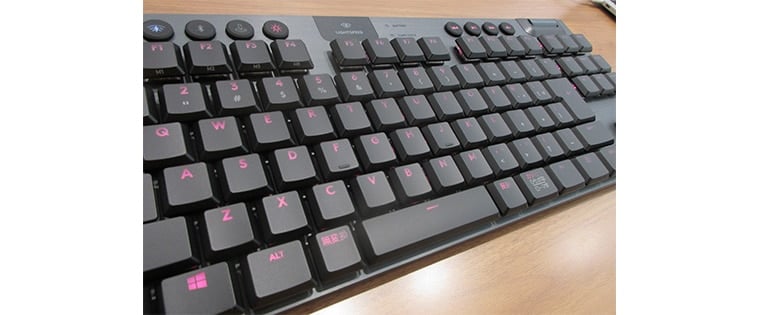 レビュー】ゲーミングキーボード Logicool「G913 TKL LIGHTSPEED