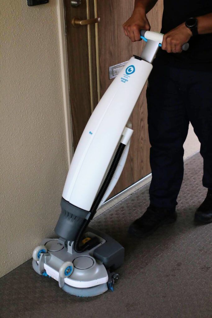 新サービス「日常清掃プラス」をリリース。日常清掃に自動床洗浄機を