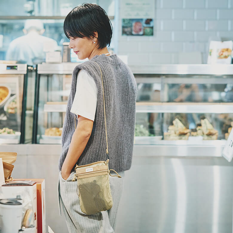 10月19日11時発売＞DEAN & DELUCA × BRIEFING サコッシュトートバッグ