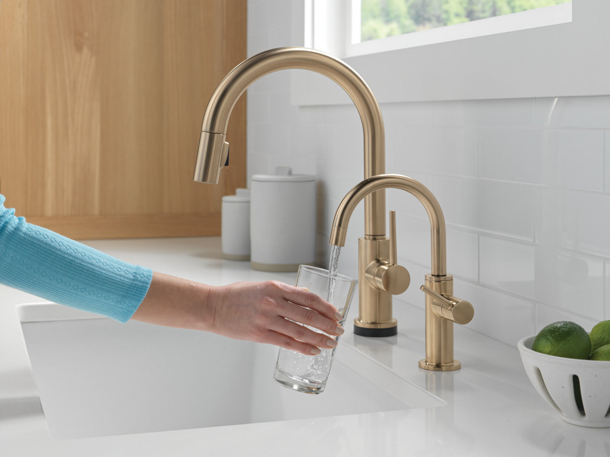 Single Handle Pull-Down Kitchen Faucet with Touch2O® Technology in