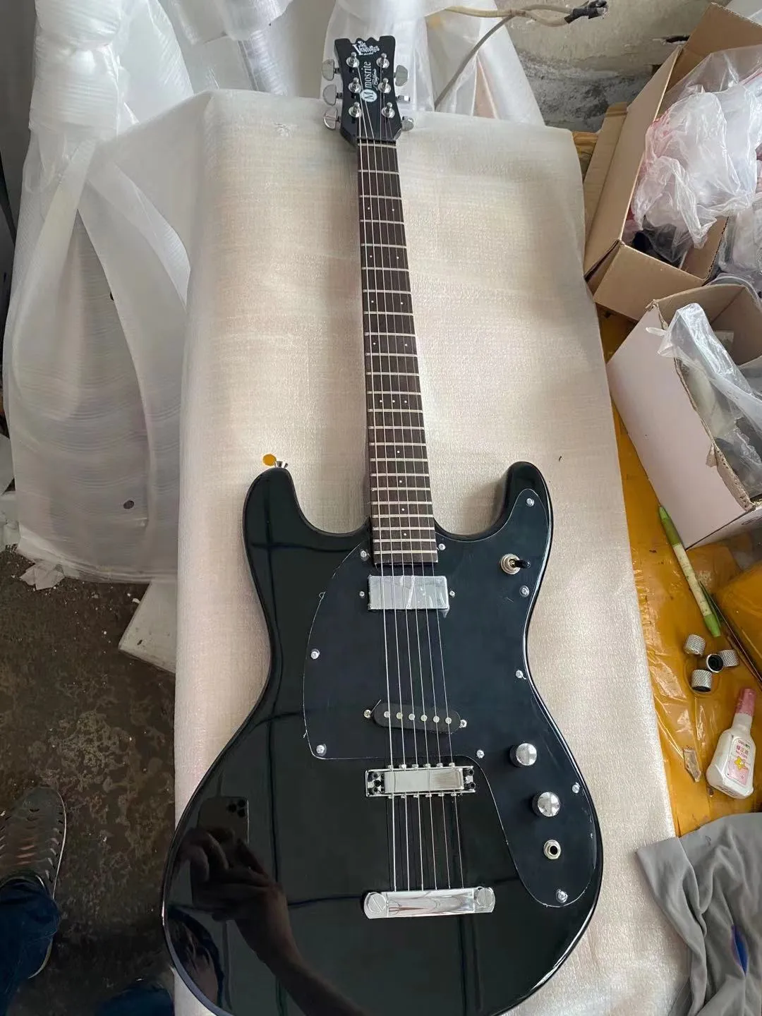 1966ベンチャージョニーラモーンモズライトマークIIブラック