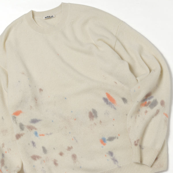 WHITE BABY CASHMERE HAND PAINTED KNIT P/O (A20AP01BP) | AURALEE