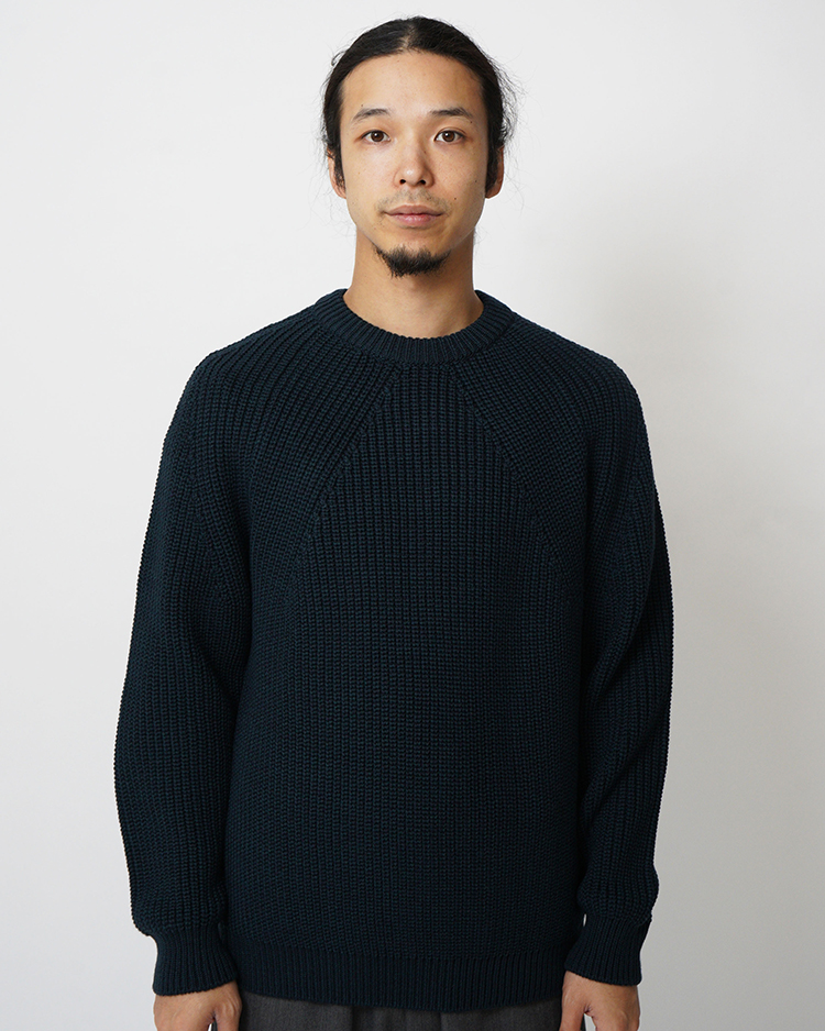 SIGNATURE CREW NECK / DARK GREEN × NAVY | BATONER (MEN)(バトナー