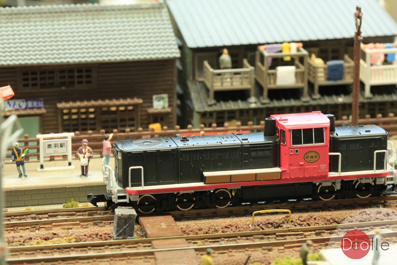 Tomix 嵯峨野観光鉄道DE10形ディーゼル機関車（1104号機） - Diocolle