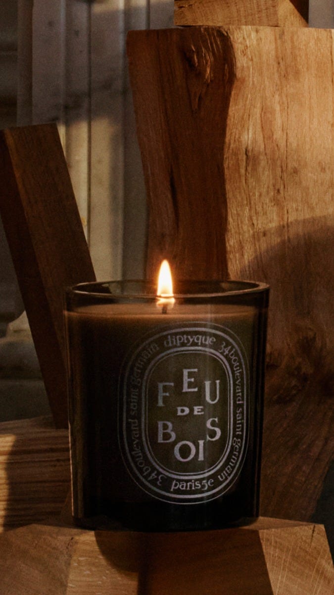 Feu de Bois（フドブワ） - ミディアム キャンドル | Diptyque Paris