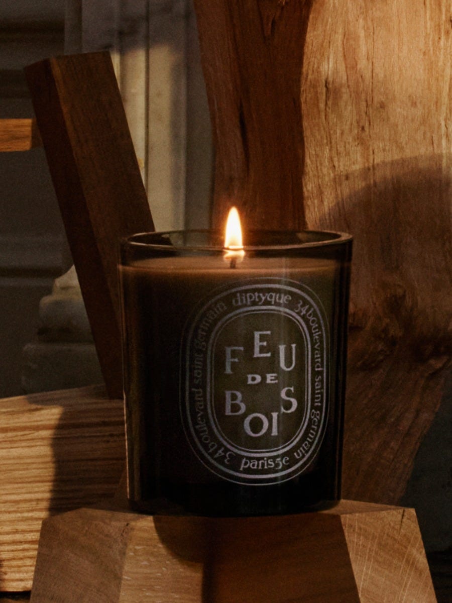Feu de Bois（フドブワ） - ミディアム キャンドル | Diptyque Paris