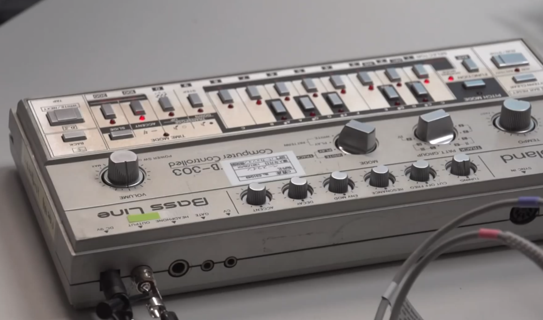 808、909、303の音を忠実に復刻。Roland AIRAがベールを脱いだ！ | DTM