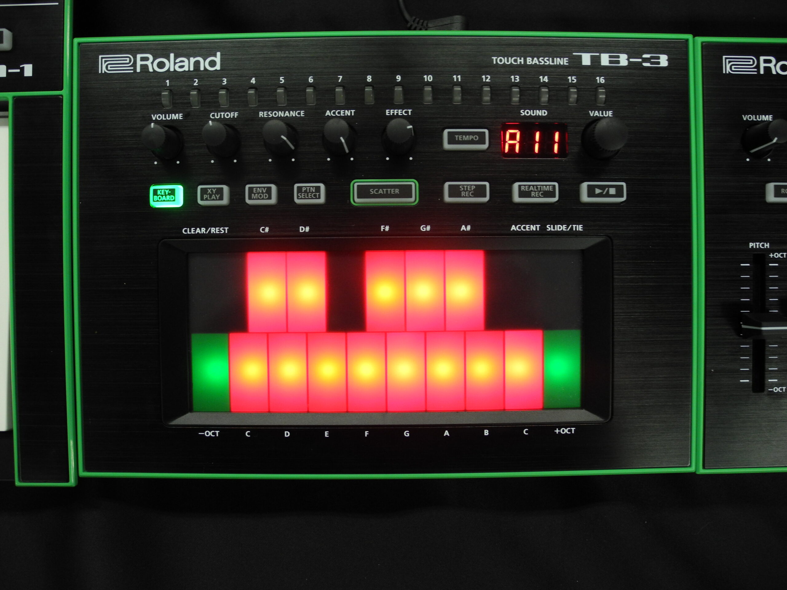 808、909、303の音を忠実に復刻。Roland AIRAがベールを脱いだ！ | DTM