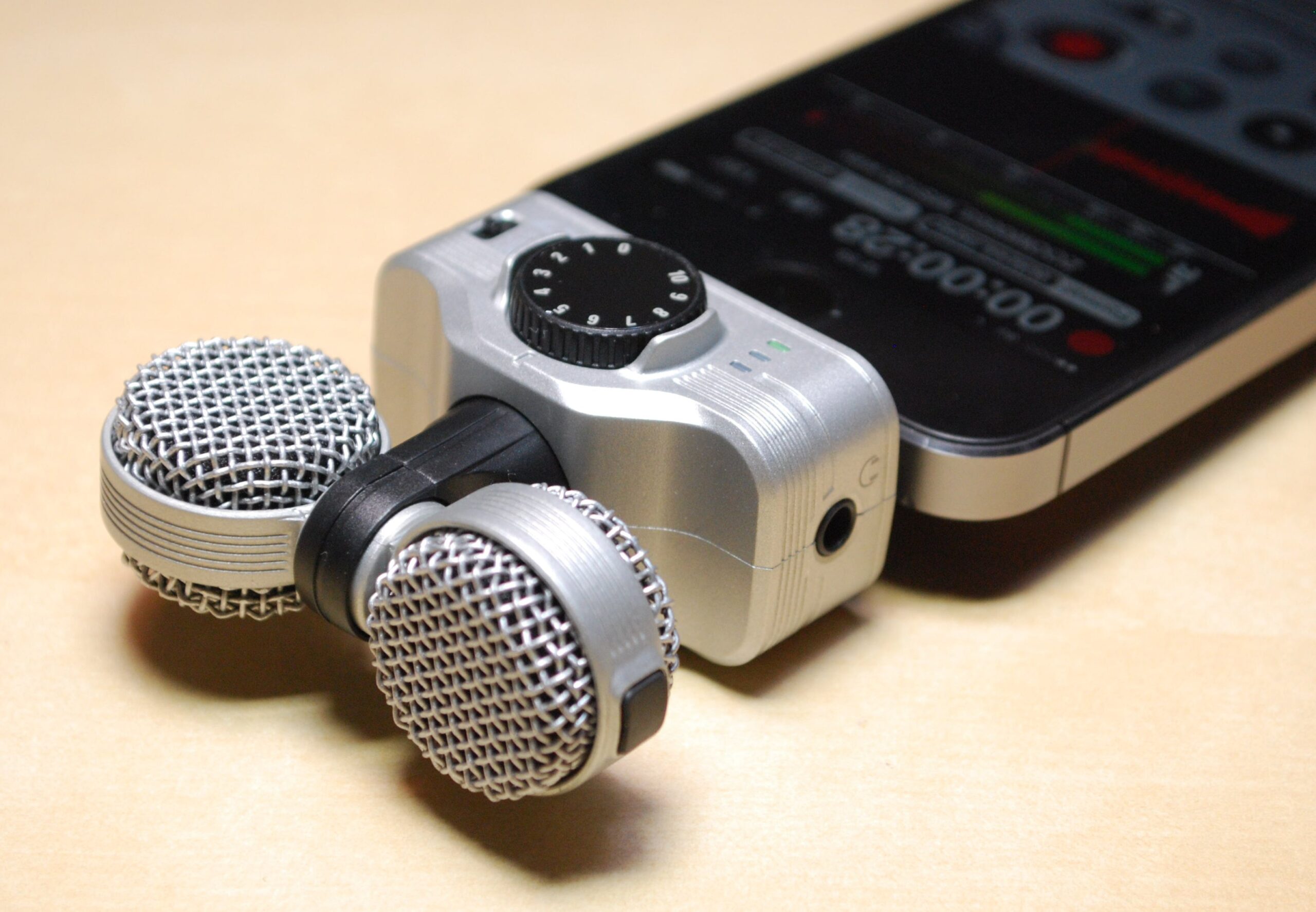 iPhoneを高性能レコーダー化するZOOMのマイク、iQ6とiQ7 | DTMステーション