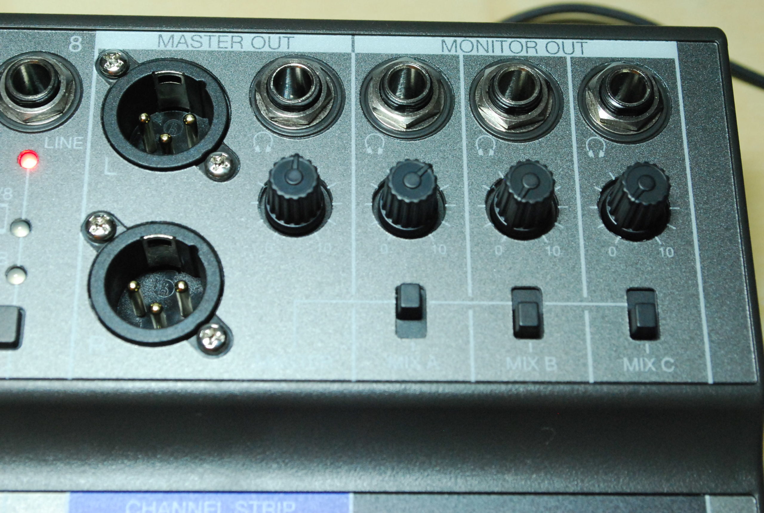 ZOOM LiveTrak L-8の便利さは驚異的。録音、ミックス、オーディオIF