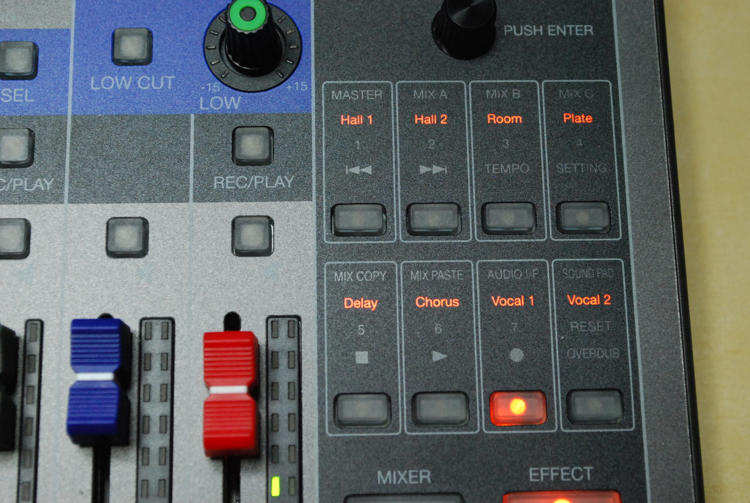 ZOOM LiveTrak L-8の便利さは驚異的。録音、ミックス、オーディオIF