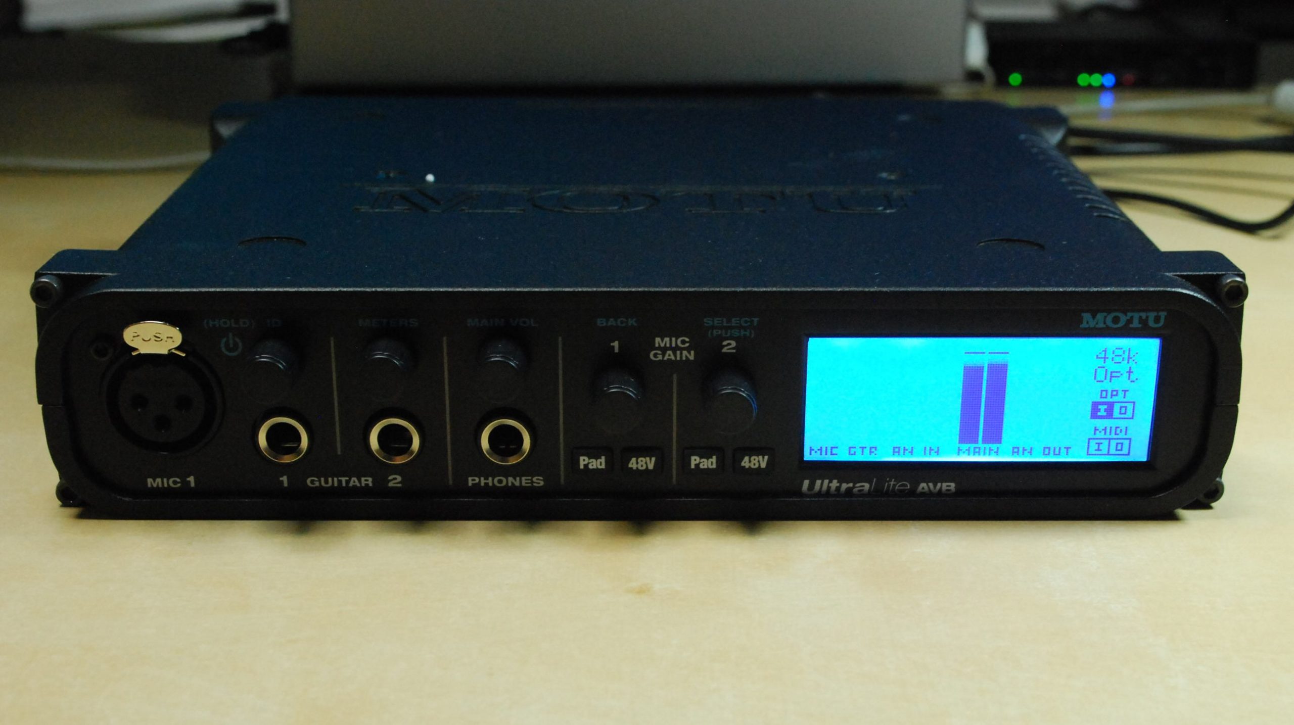 ワンランク上のオーディオインターフェイスMOTU UltraLite AVBで、家で