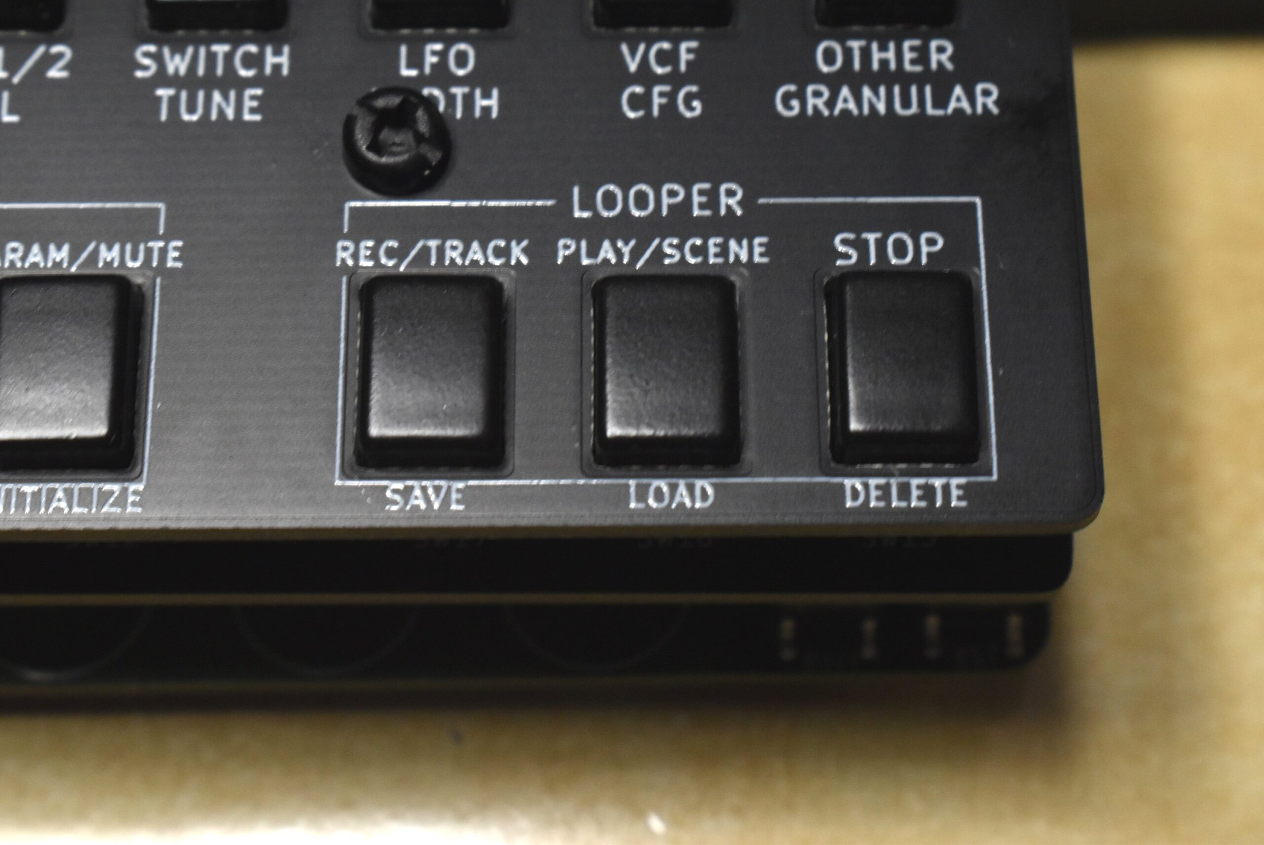 小さなガジェット型シンセ、NUNOMO QUN mk2はシーケンサ、ルーパー