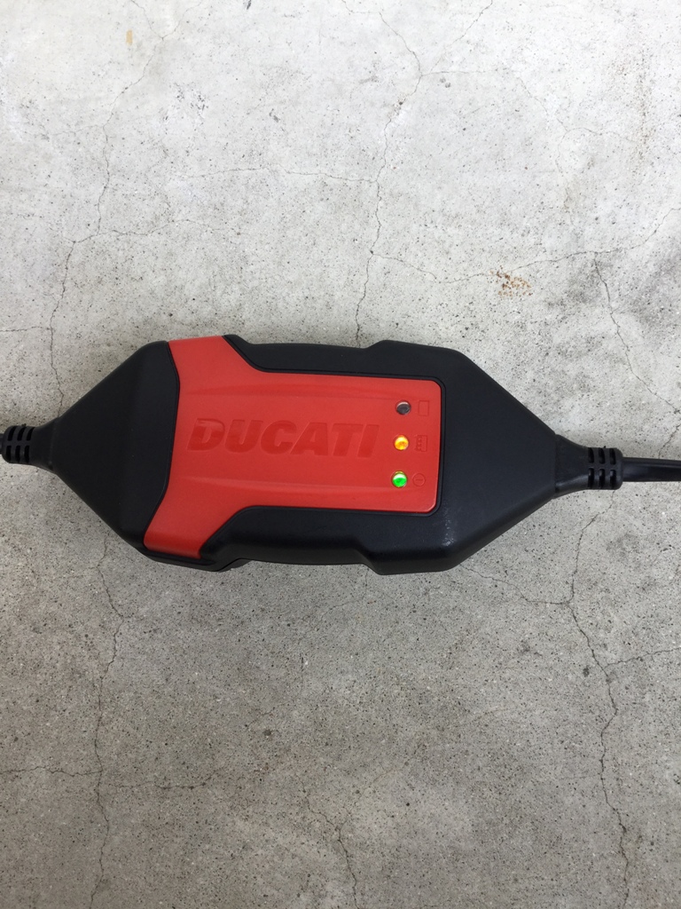 ドゥカティバッテリーチャージャーのご紹介です | DUCATI福岡