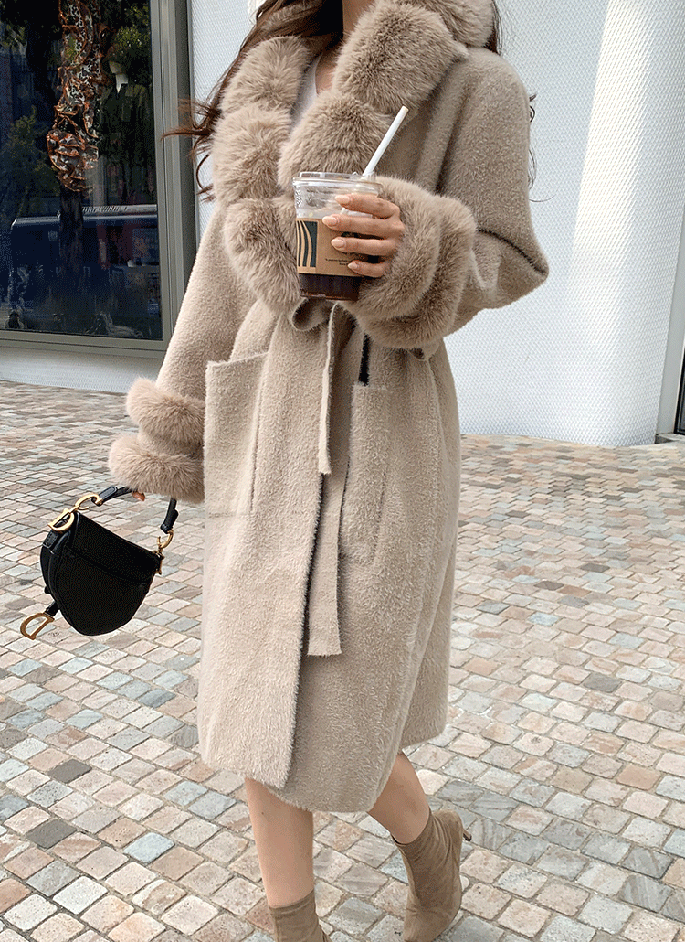 ボリュームエコファーロングコート | レディースファッション通販 - DHOLIC