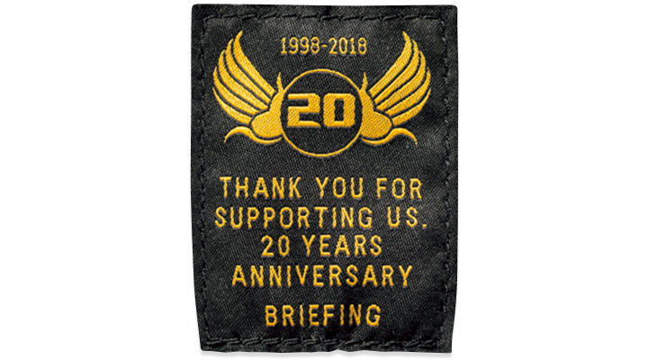 すでに完売か!? ブリーフィング20周年限定クレイジーカラーが出るッ