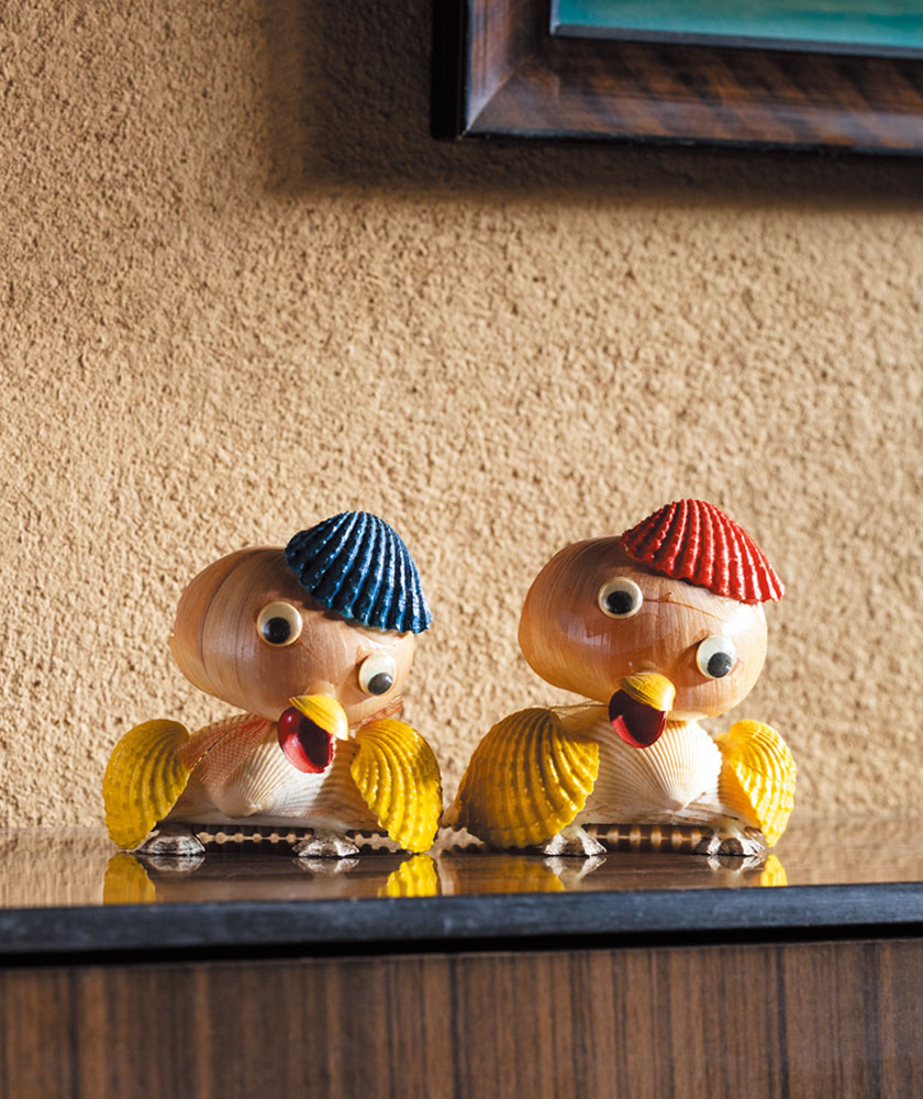 この表情がエモい。昭和レトロな土産物屋の「貝夫婦」【昭和オタク