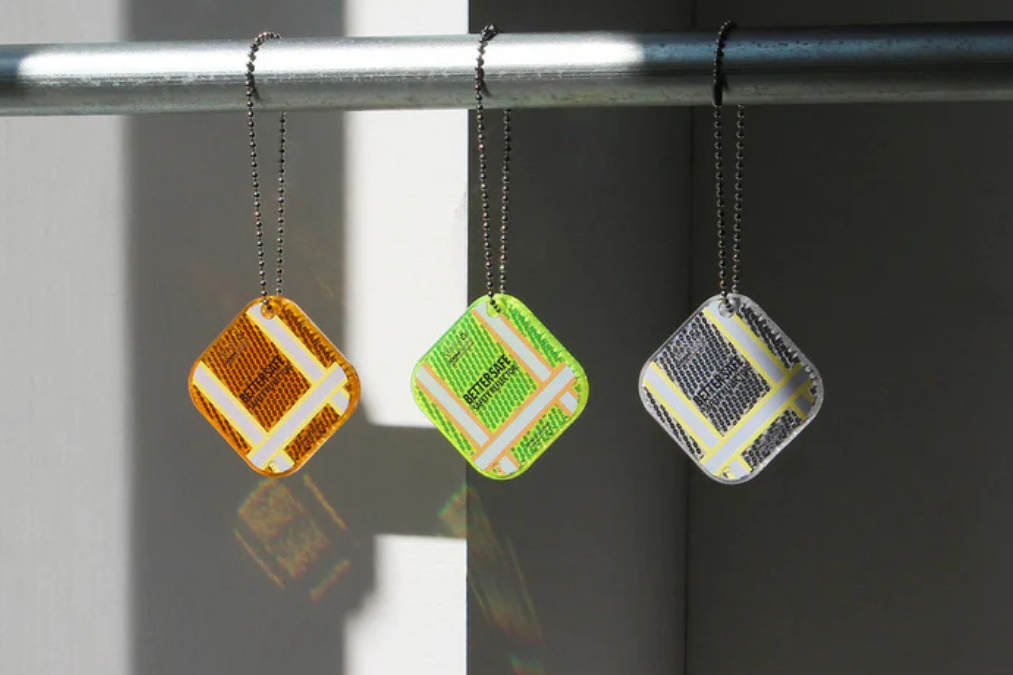 小さくたって反射性能は2倍！！】ピカッと光って安心安全！次世代の