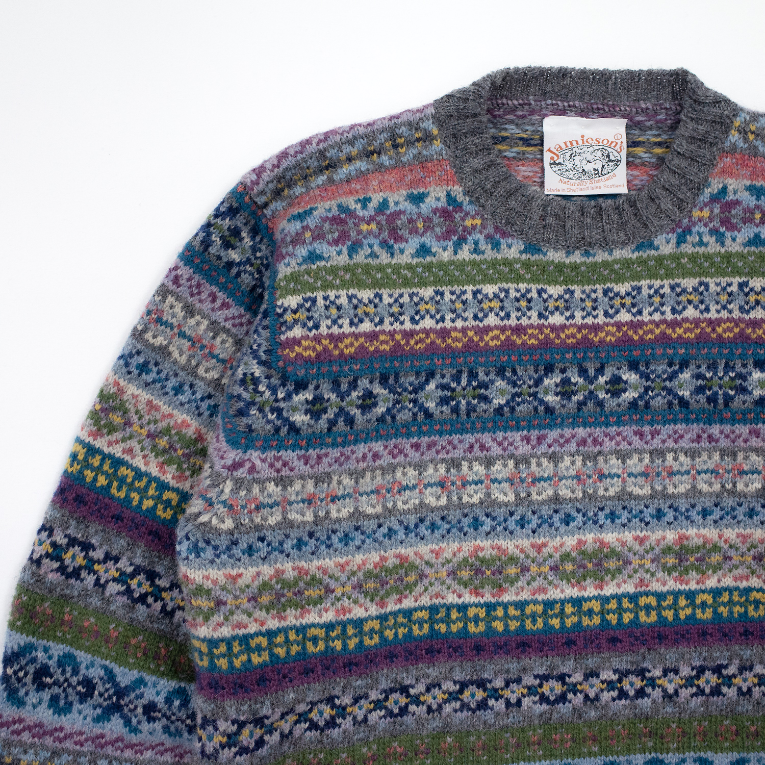 伝統と斬新が混ざりあう美しいフェアアイルセーター・ジャミーソンズ