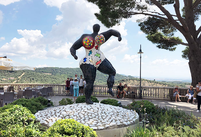 ニキ・ド・サンファルのタロットガーデン観光「フィレンツェの空の下で